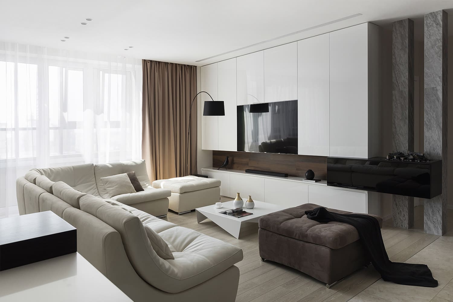Телевизор над камином в интерьере гостиной: интересные решения для стильной обстановки